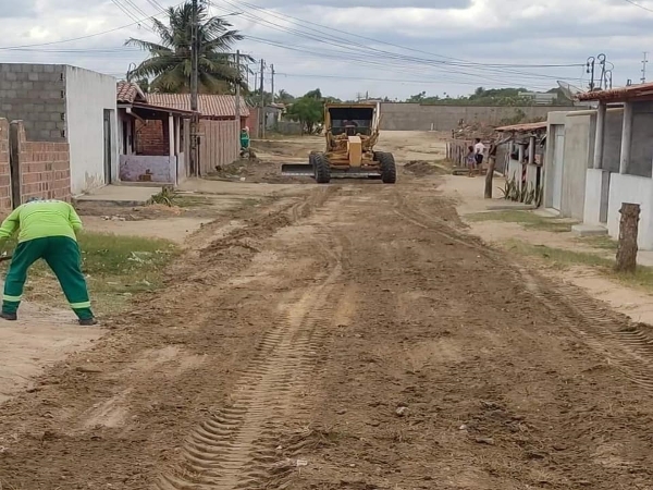 Prefeitura em ação: Limpeza e manutenção de ruas nos distritos de Morada Nova